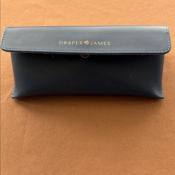 Draper James Brown Heart Sunglasses - Picture 4 of 8